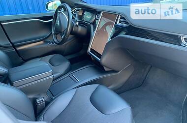 Седан Tesla Model S 2016 в 