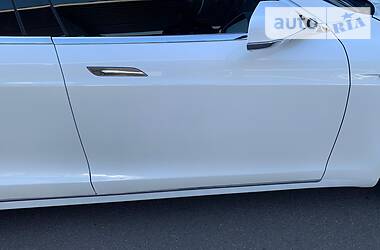 Седан Tesla Model S 2016 в 