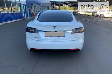 Седан Tesla Model S 2016 в 