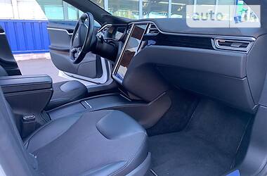 Седан Tesla Model S 2016 в 