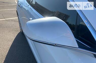 Седан Tesla Model S 2016 в 