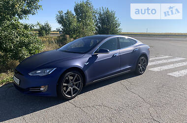 Седан Tesla Model S 2015 в Киеве