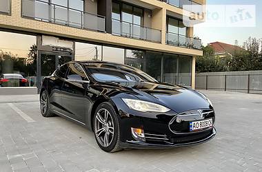 Седан Tesla Model S 2013 в Ужгороде