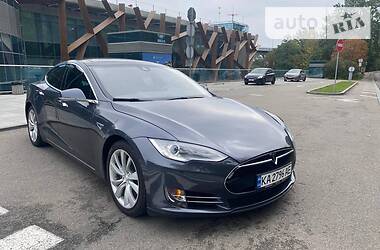 Седан Tesla Model S 2015 в Киеве