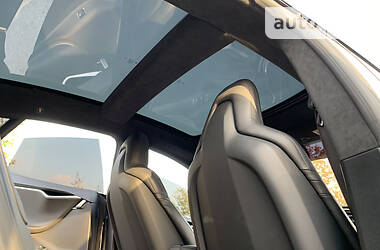 Седан Tesla Model S 2016 в 