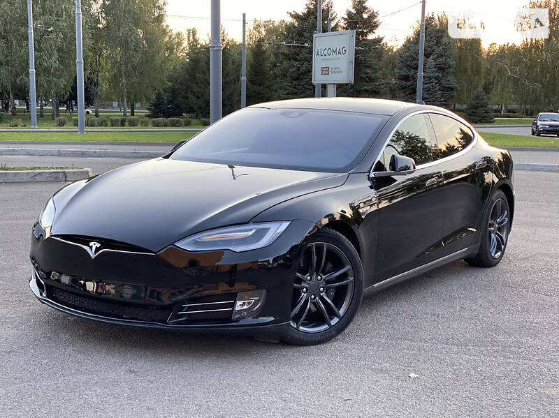 Лифтбек Tesla Model S 2016 в Днепре