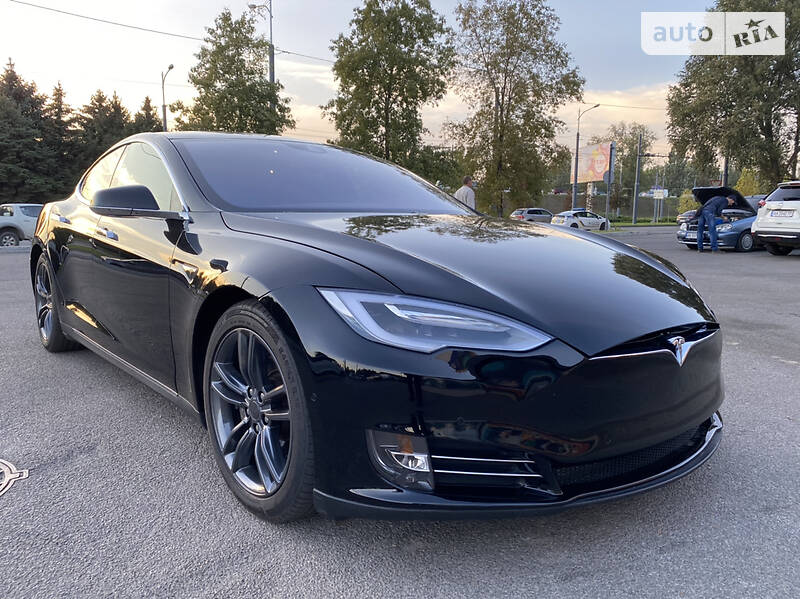 Лифтбек Tesla Model S 2016 в Днепре