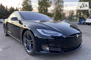 Лифтбек Tesla Model S 2016 в 