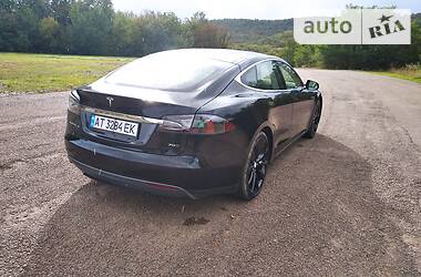 Хэтчбек Tesla Model S 2015 в Долине