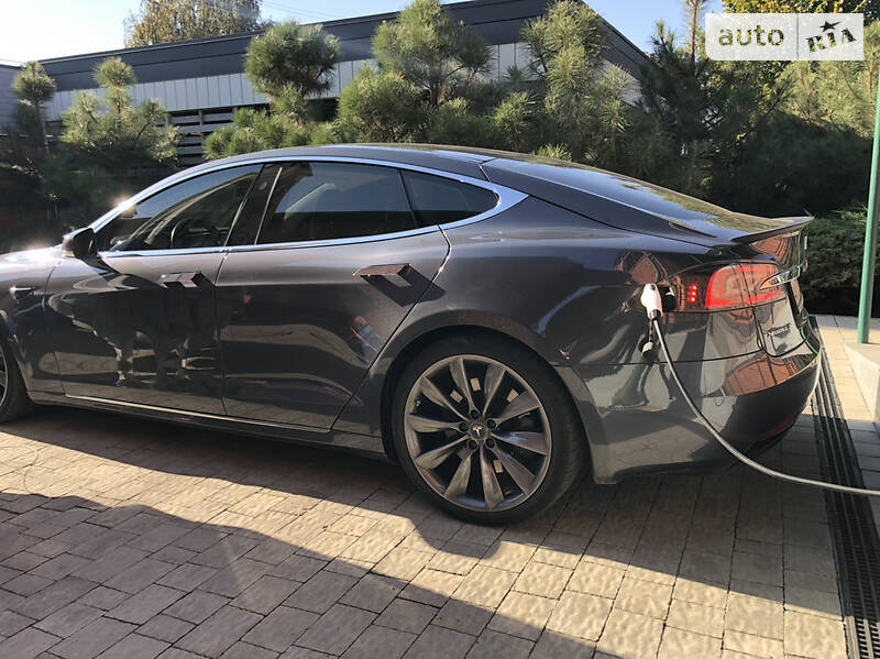 Хетчбек Tesla Model S 2017 в Харкові
