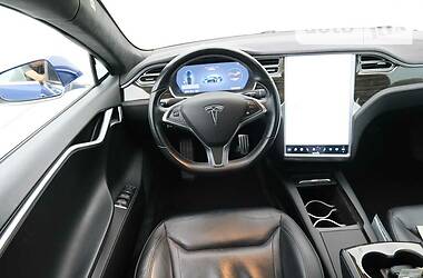 Хэтчбек Tesla Model S 2016 в Дубно