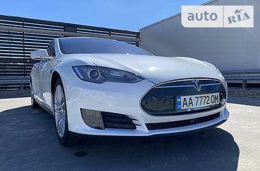 Седан Tesla Model S 2016 в Киеве