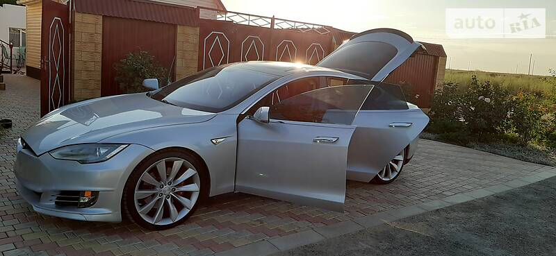 Хэтчбек Tesla Model S 2013 в Одессе