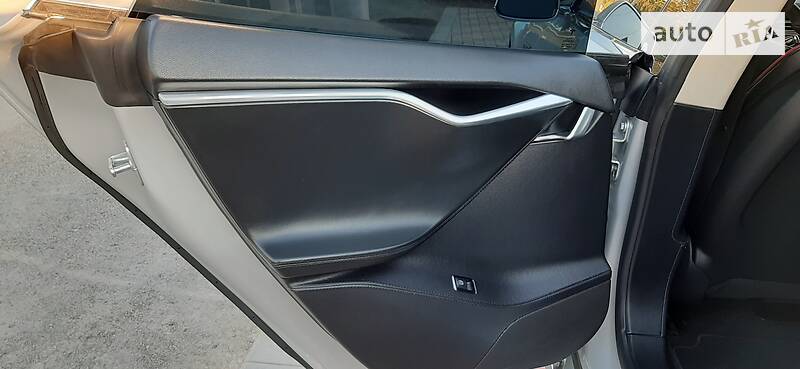 Хэтчбек Tesla Model S 2013 в Одессе