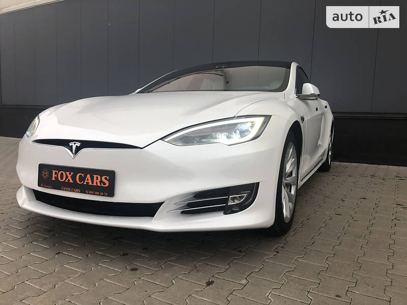 Лифтбек Tesla Model S 2017 в Киеве
