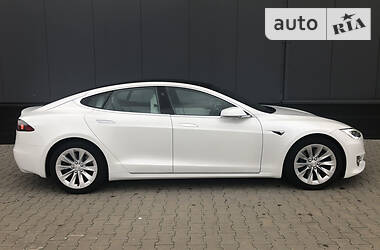 Лифтбек Tesla Model S 2017 в 