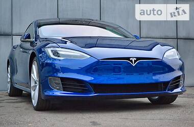 Лифтбек Tesla Model S 2017 в Киеве