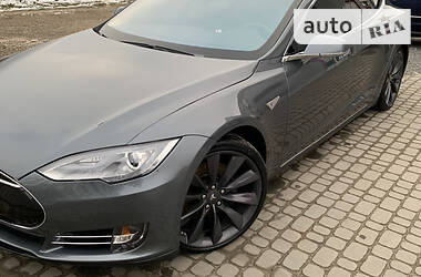 Хэтчбек Tesla Model S 2013 в Львове