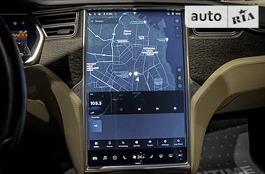 Седан Tesla Model S 2013 в 