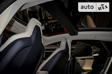 Седан Tesla Model S 2013 в 