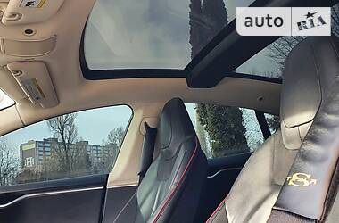 Лифтбек Tesla Model S 2013 в 
