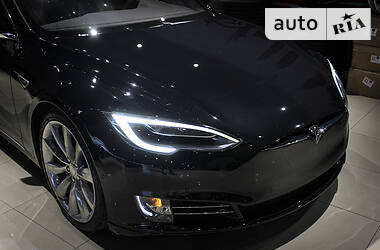 Седан Tesla Model S 2016 в Одесі