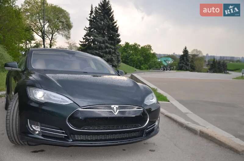 Лифтбек Tesla Model S 2012 в Киеве