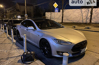 Седан Tesla Model S 2013 в Киеве