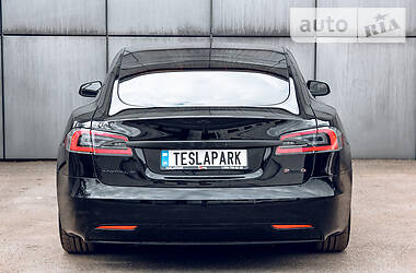 Лифтбек Tesla Model S 2018 в Киеве