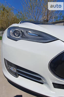 Ліфтбек Tesla Model S 2013 в Києві