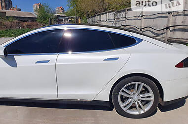 Лифтбек Tesla Model S 2013 в Киеве