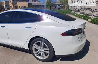 Лифтбек Tesla Model S 2013 в Киеве