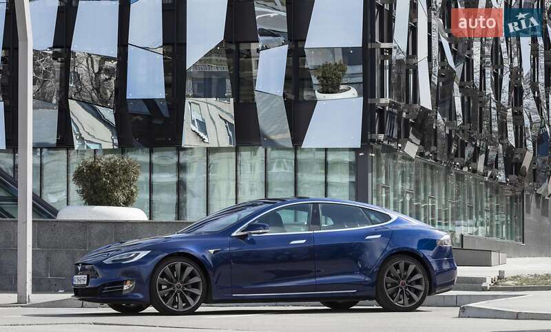 Лифтбек Tesla Model S 2018 в Харькове