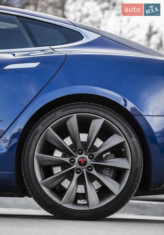 Лифтбек Tesla Model S 2018 в Харькове