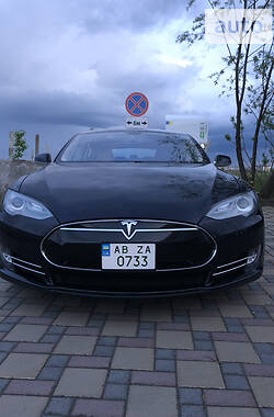 Седан Tesla Model S 2013 в Гайсине