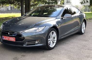 Седан Tesla Model S 2013 в Ровно