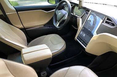 Седан Tesla Model S 2013 в Ровно