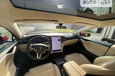 Седан Tesla Model S 2017 в Львові