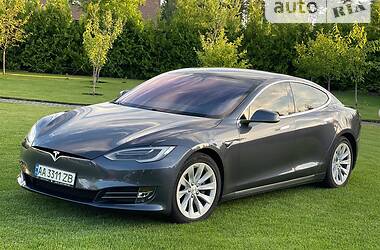 Седан Tesla Model S 2018 в Киеве