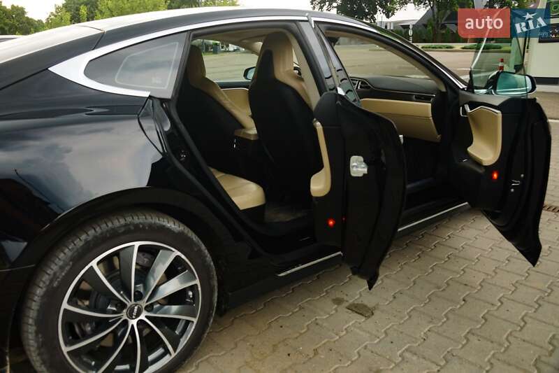 Хетчбек Tesla Model S 2015 в Коломиї