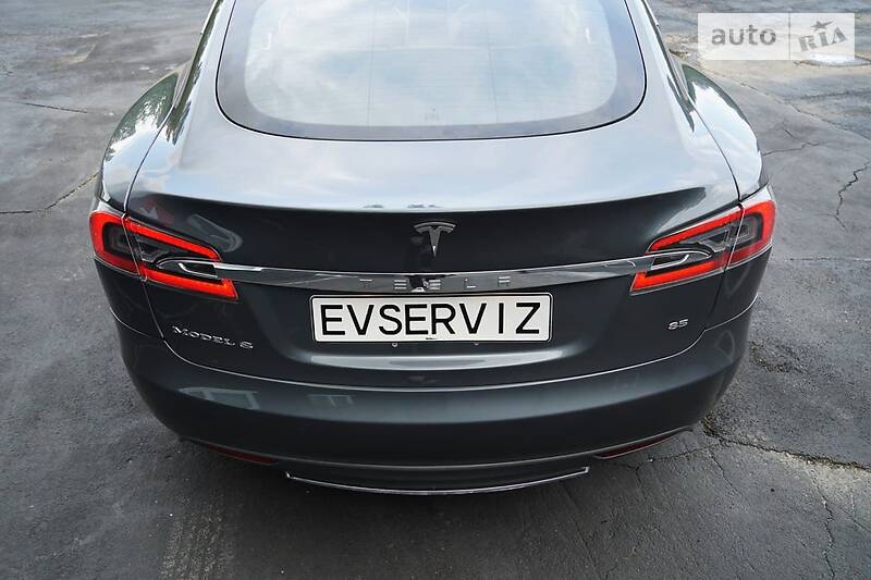 Седан Tesla Model S 2013 в Киеве