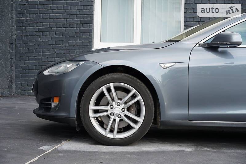 Седан Tesla Model S 2013 в Киеве