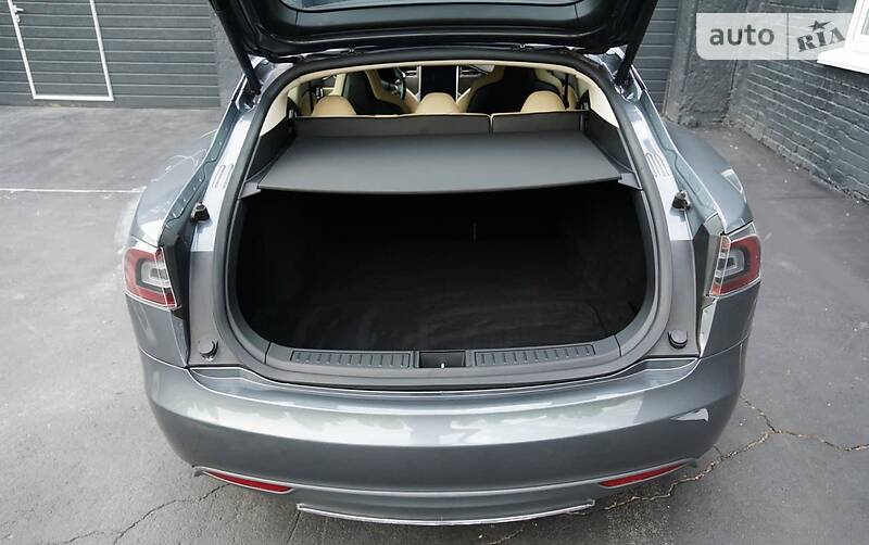 Седан Tesla Model S 2013 в Киеве