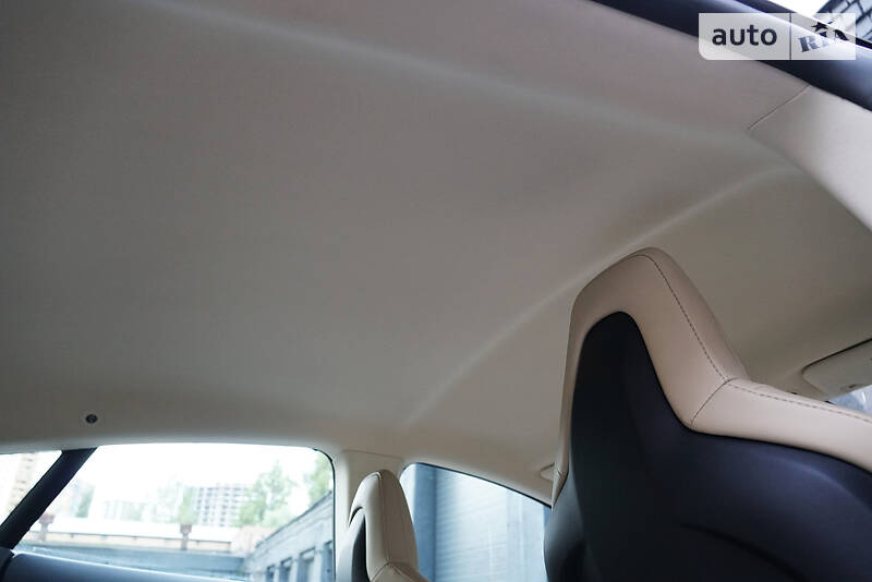 Седан Tesla Model S 2013 в Киеве