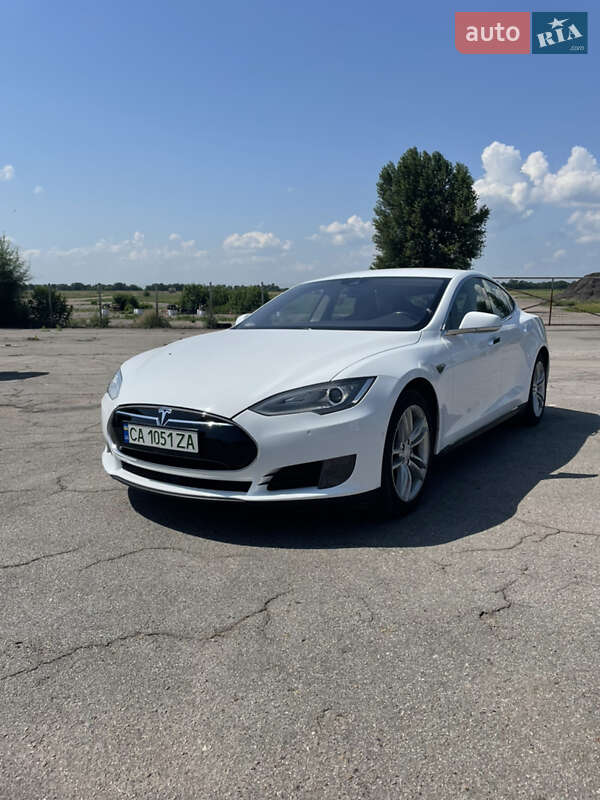 Лифтбек Tesla Model S 2015 в Черкассах