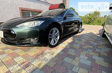 Седан Tesla Model S 2013 в Калуше