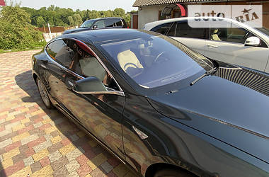 Седан Tesla Model S 2013 в Калуше