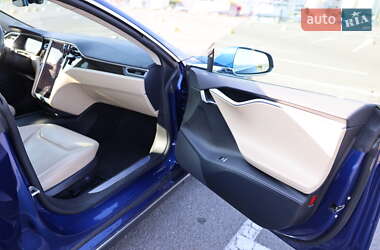 Хэтчбек Tesla Model S 2016 в 