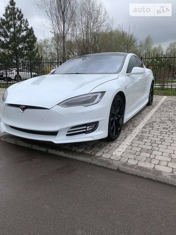 Хэтчбек Tesla Model S 2014 в Киеве
