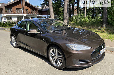 Лифтбек Tesla Model S 2013 в Львове